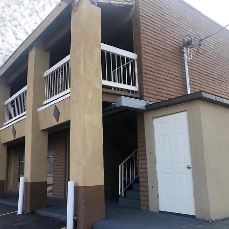 Airport Inn And Suites Tulsa Exterior photo